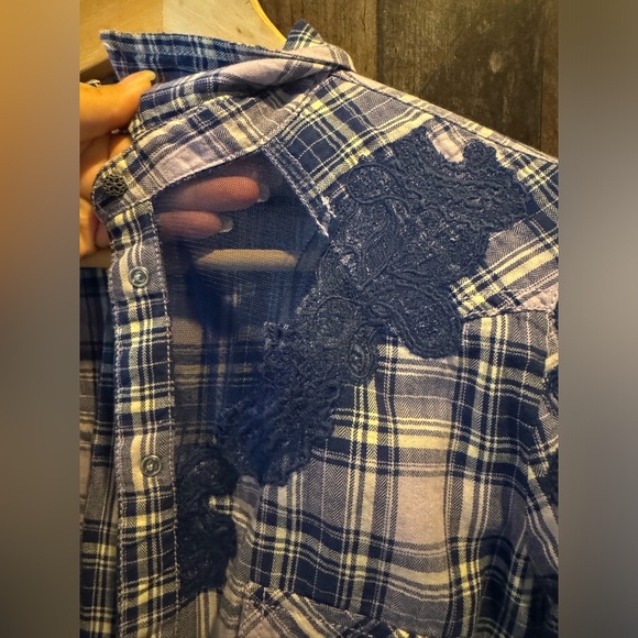 Guess Western Embroidered Mesh Plaid Shirtrt - Picture 4 of 7